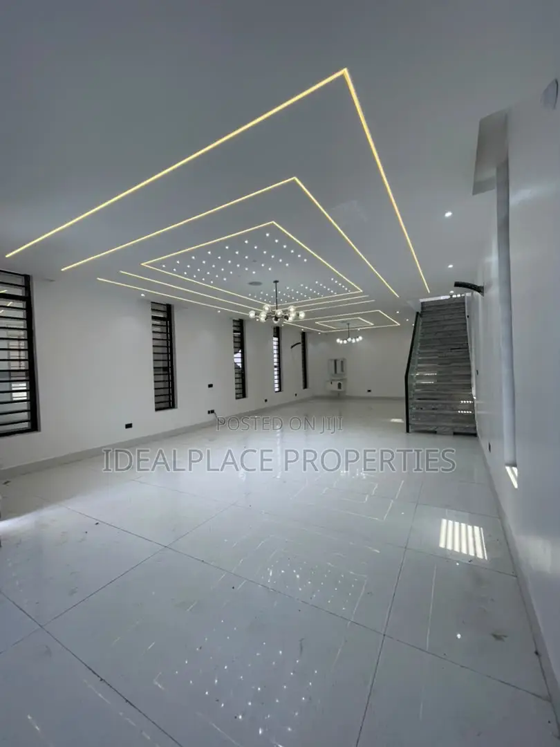 5bdrm Duplex in Ikota for sale