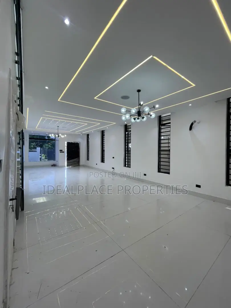 5bdrm Duplex in Ikota for sale