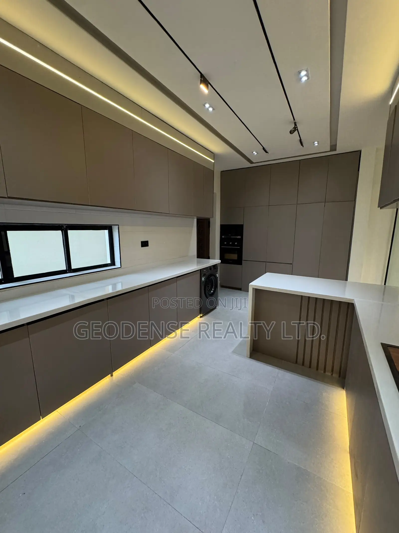 5bdrm Duplex in Lekki Phase 1 for sale