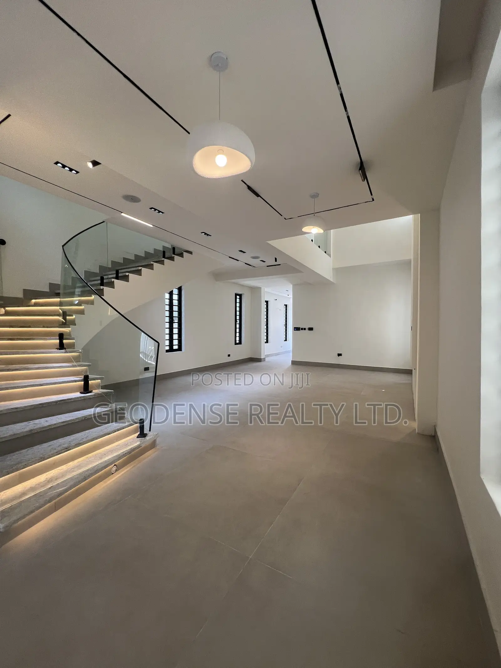 5bdrm Duplex in Lekki Phase 1 for sale