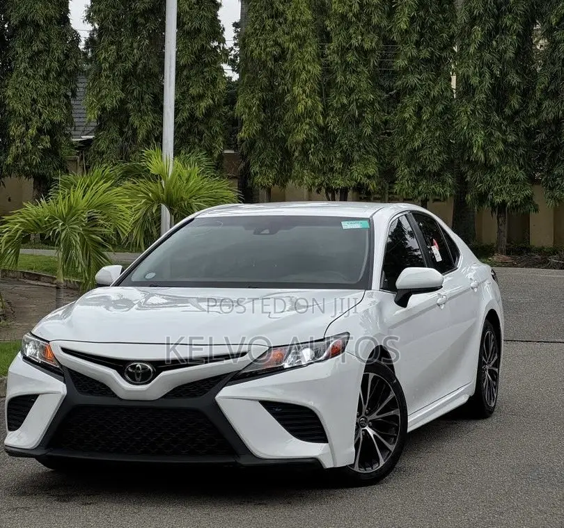 Toyota Camry 2019 White