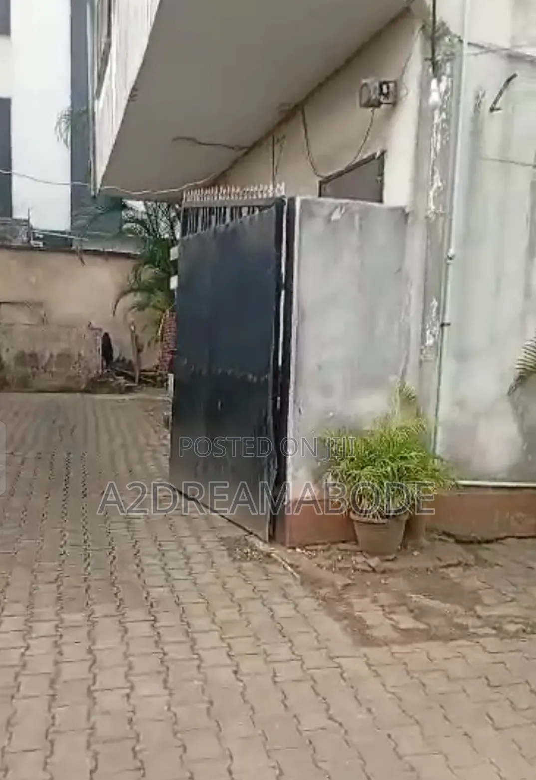 5bdrm Duplex in Ikeja Gra for sale