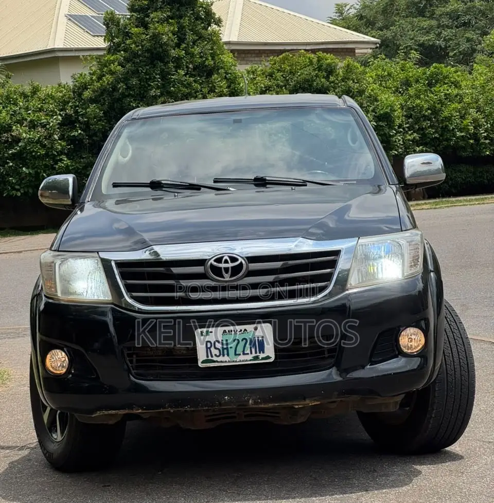 Toyota Hilux 2013 Black