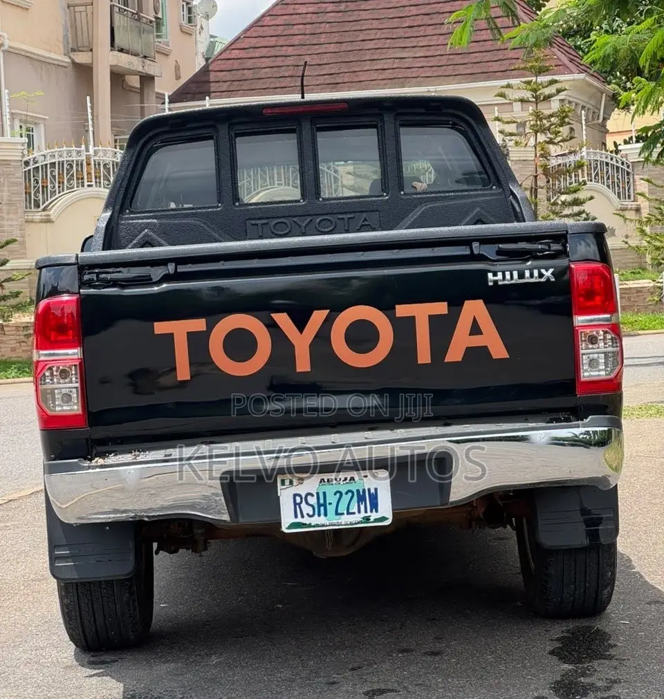 Toyota Hilux 2013 Black