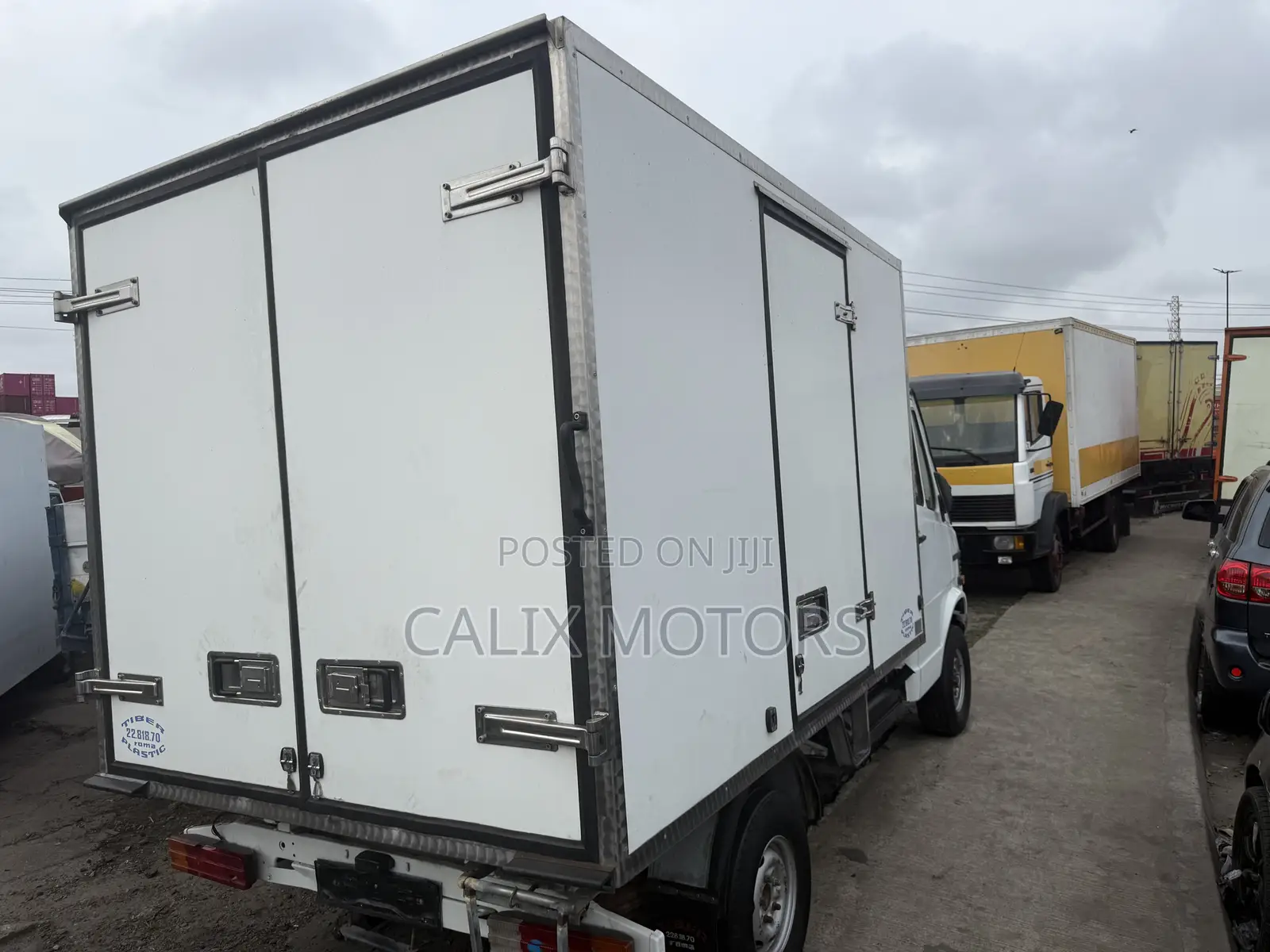 Foreign Used Mercedes Benz 3100 Refrigerator Truck.