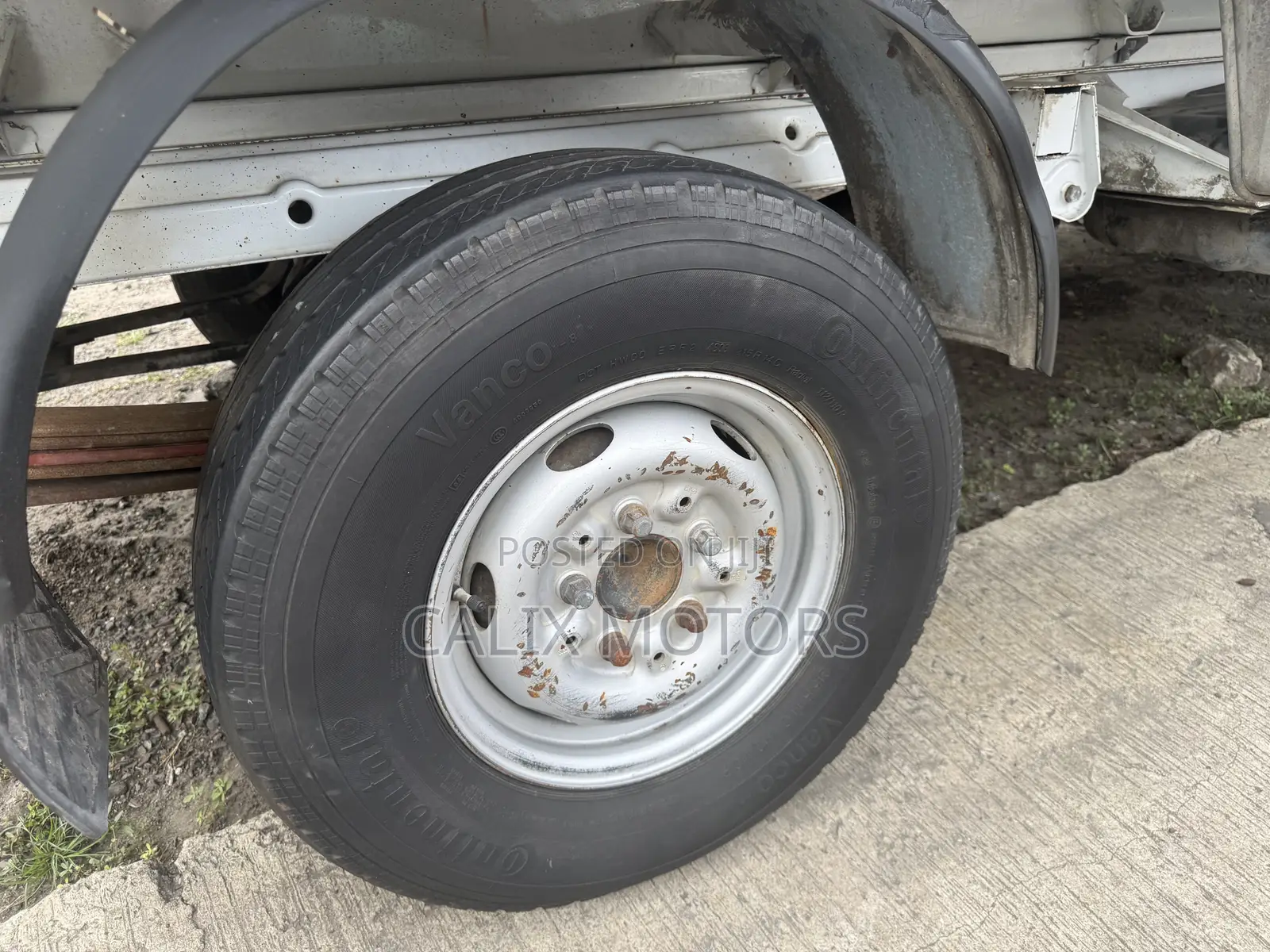 Foreign Used Mercedes Benz 3100 Refrigerator Truck.