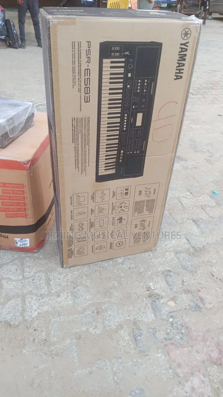 PSR-483 Yamaha Keyboard With Original Adaptor Pa-50