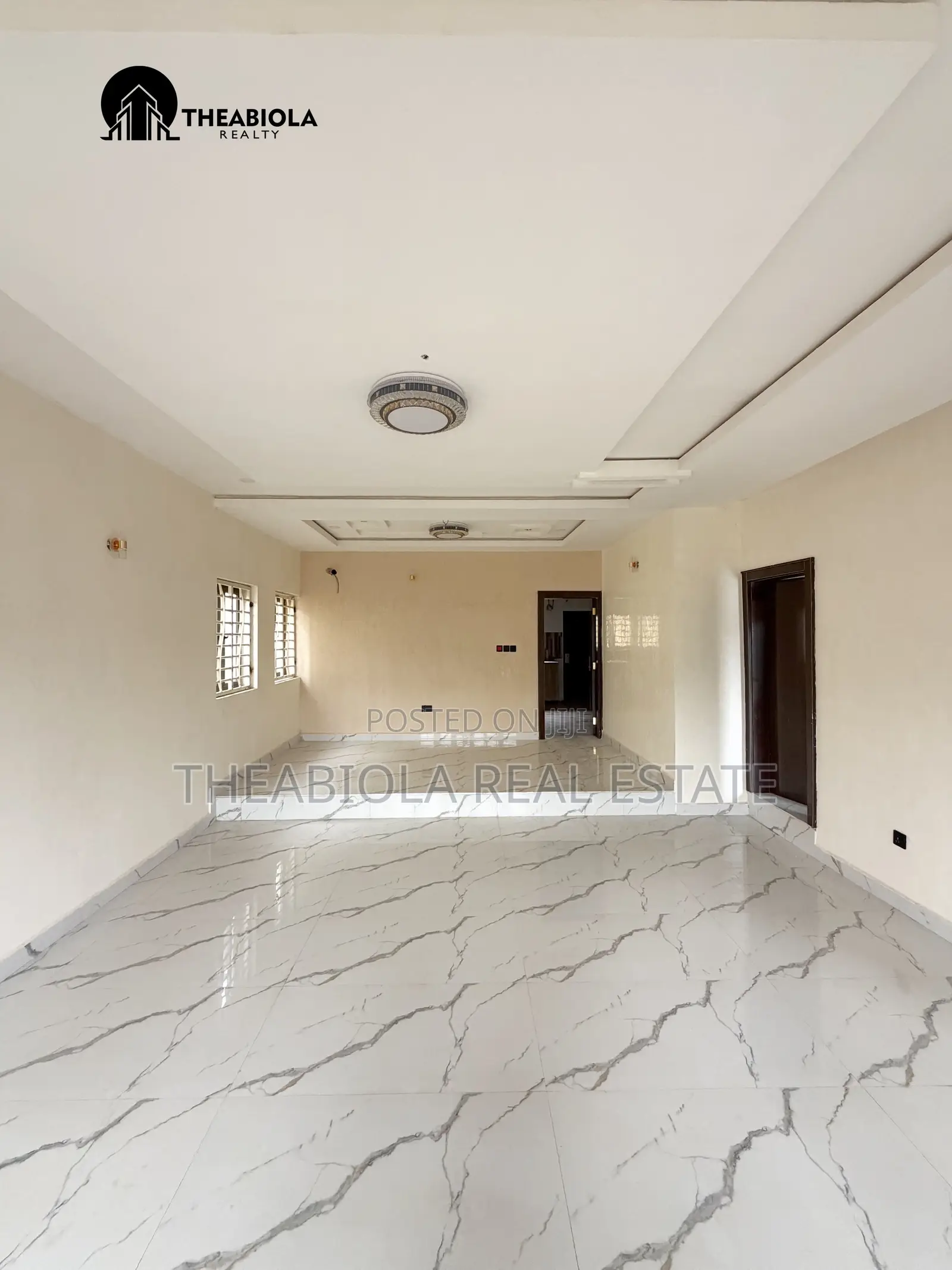 5bdrm Duplex in In A Secured & for sale