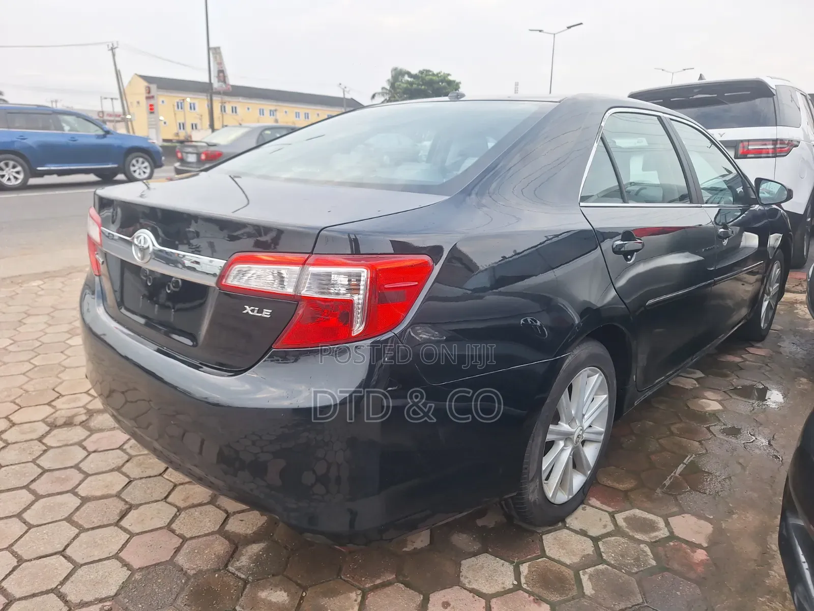 Toyota Camry XLE 4dr Sedan (2.5L 4cyl 6A) 2012 Black