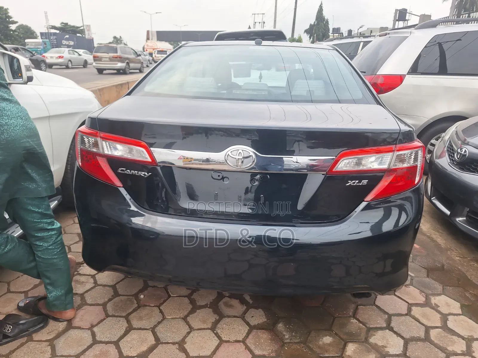 Toyota Camry XLE 4dr Sedan (2.5L 4cyl 6A) 2012 Black