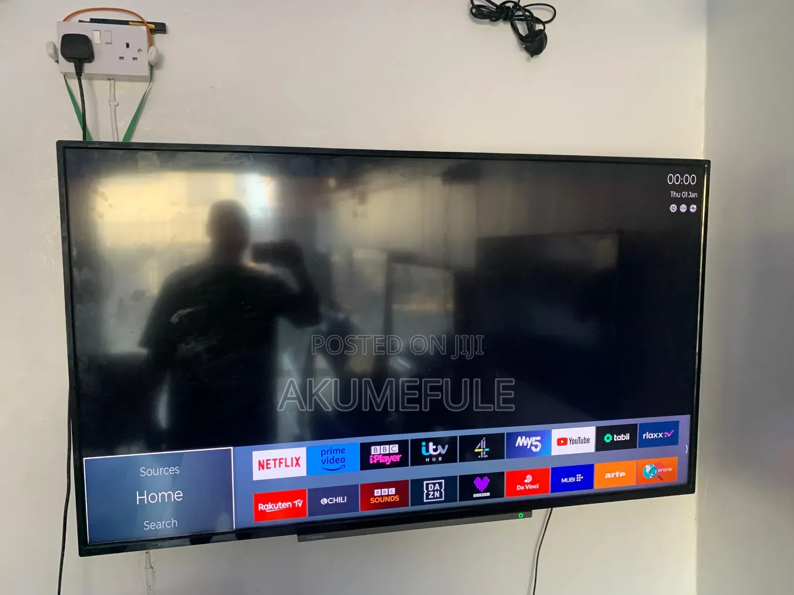 Toshiba Smart TV 50 Inches Display With Free Netflix Account