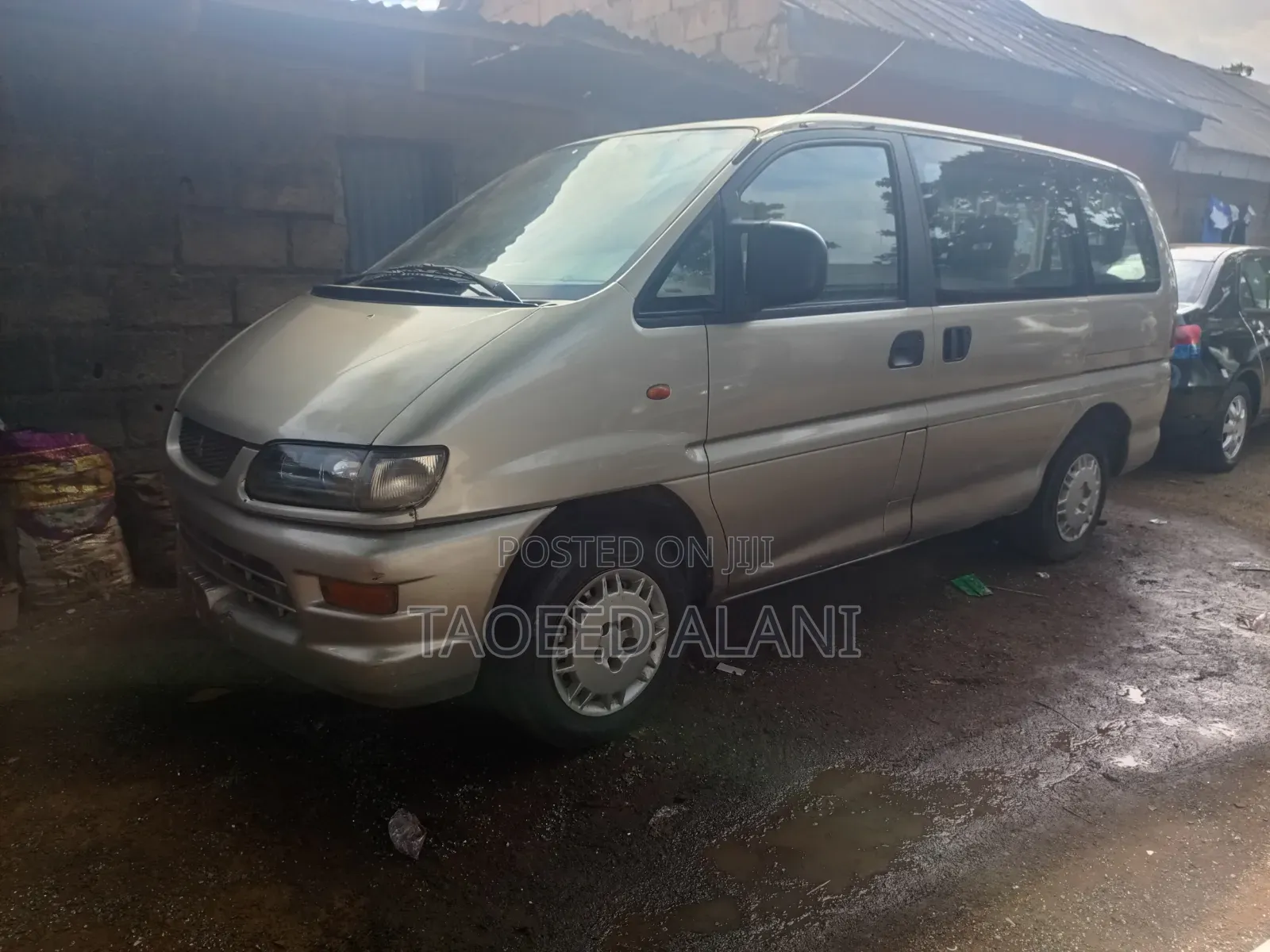 Mitsubishi Space Gear 1999 Gray