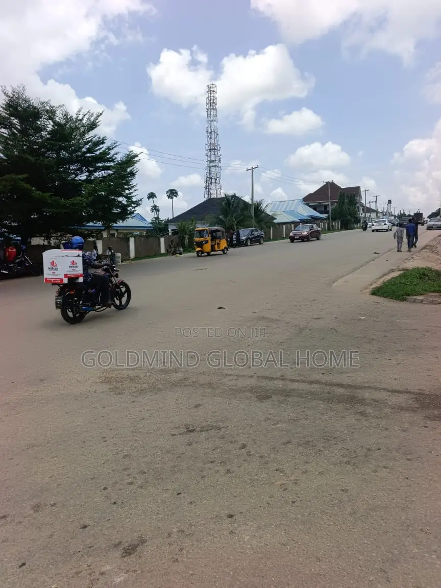 3bdrm Block of Flats in Kaura District. for sale