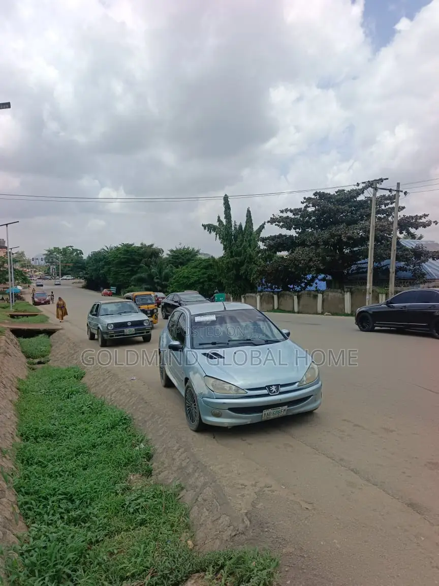 3bdrm Block of Flats in Kaura District. for sale