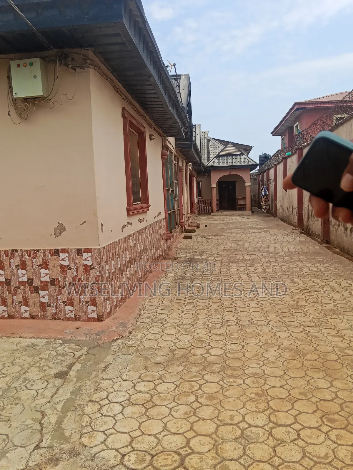 3bdrm Bungalow in Idimu Road Ejiigbo, Ejigbo / Ejigbo for sale
