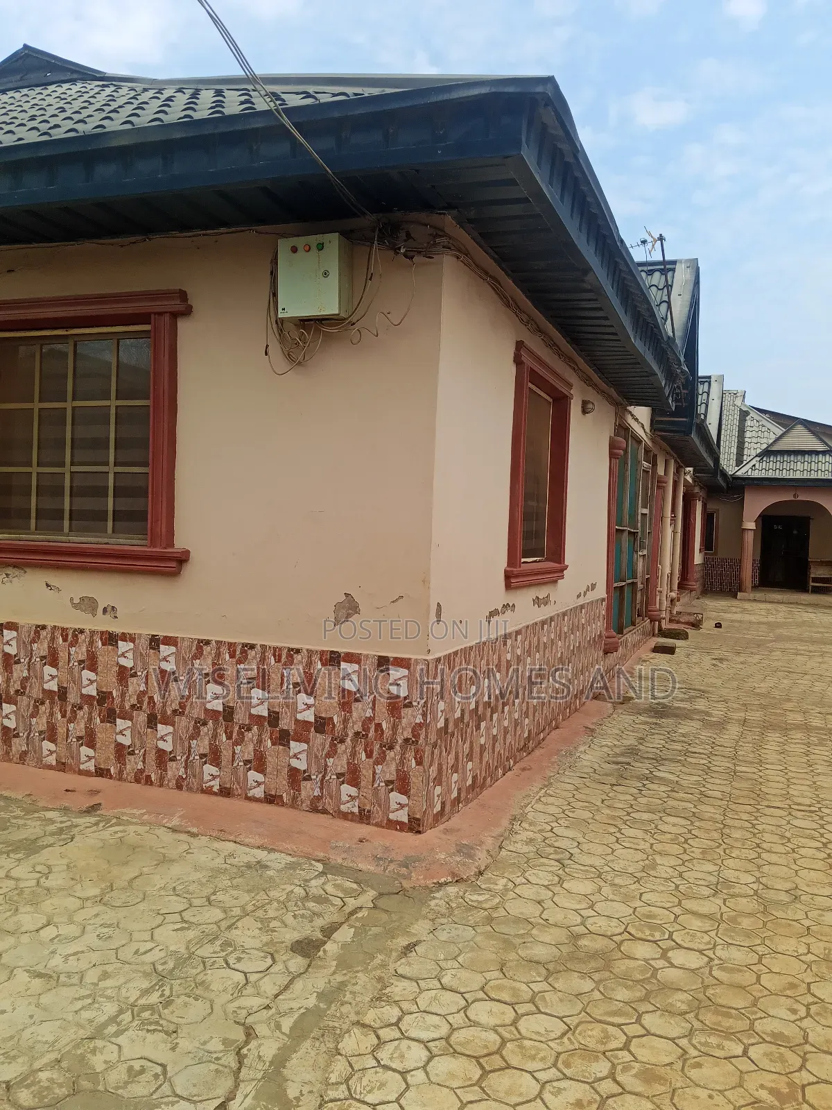 3bdrm Bungalow in Idimu Road Ejiigbo, Ejigbo / Ejigbo for sale