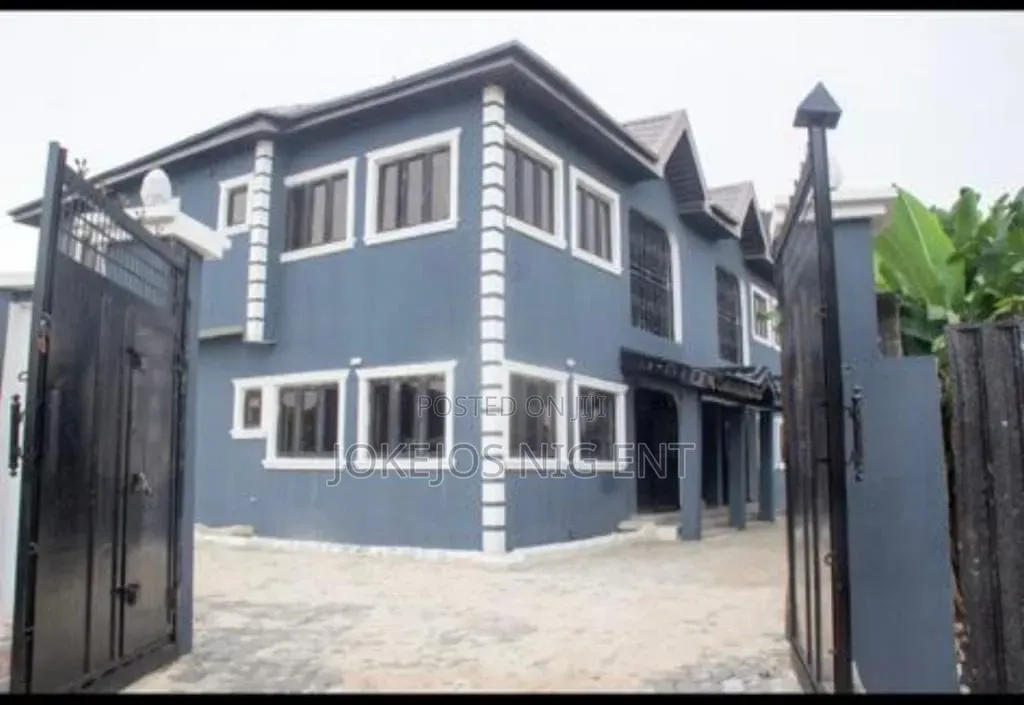 2bdrm Block of Flats in Abuleparapo Awoyahya, Awoyaya for sale