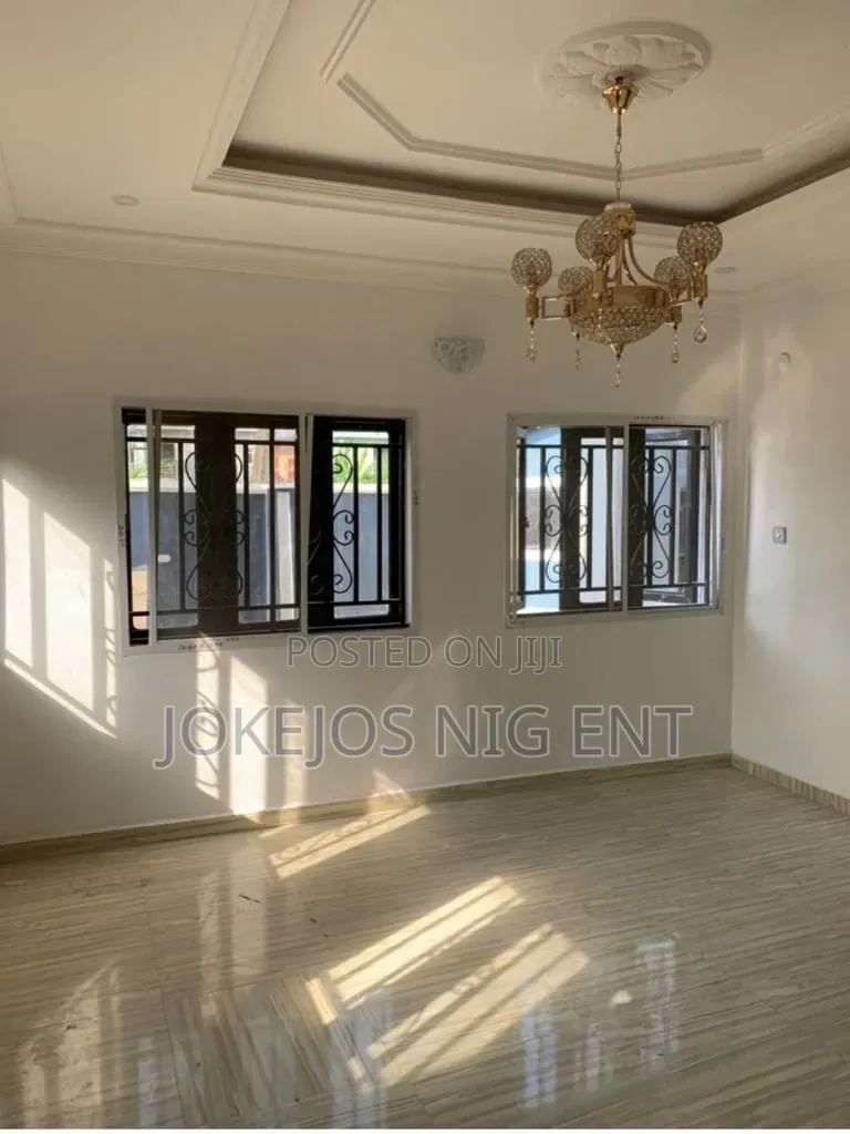 2bdrm Block of Flats in Abuleparapo Awoyahya, Awoyaya for sale