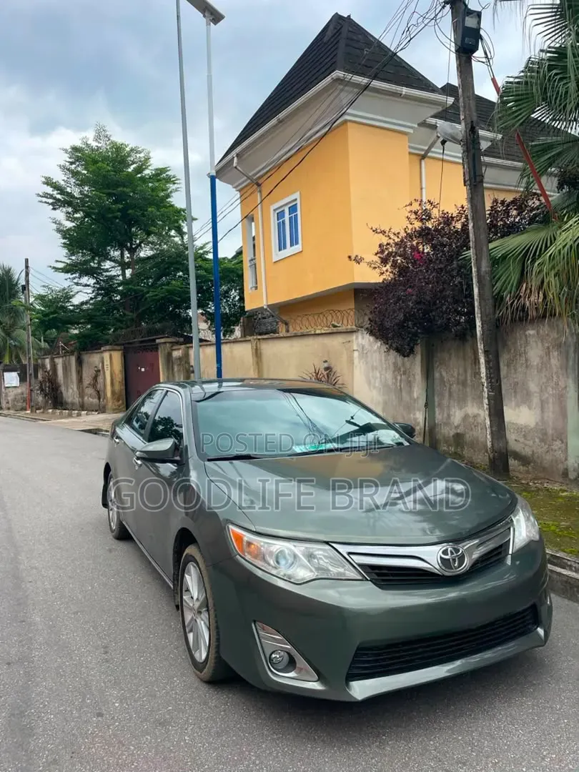 Toyota Camry XLE 4dr Sedan (2.5L 4cyl 6A) 2013 Green