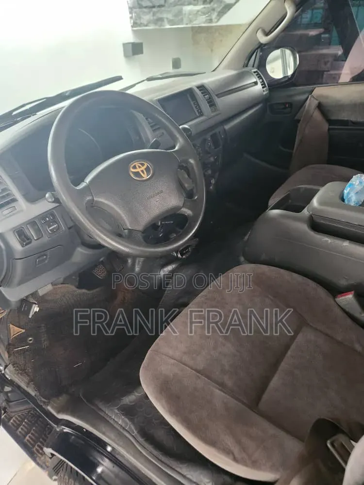 Toyota HiAce 2013 Black