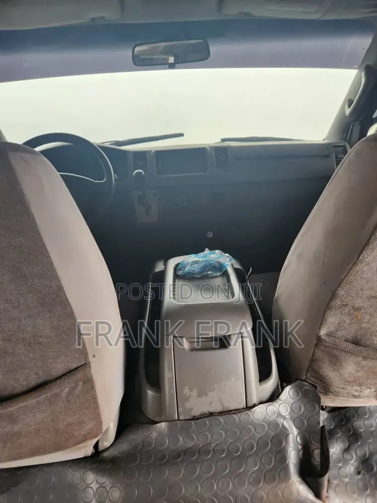 Toyota HiAce 2013 Black