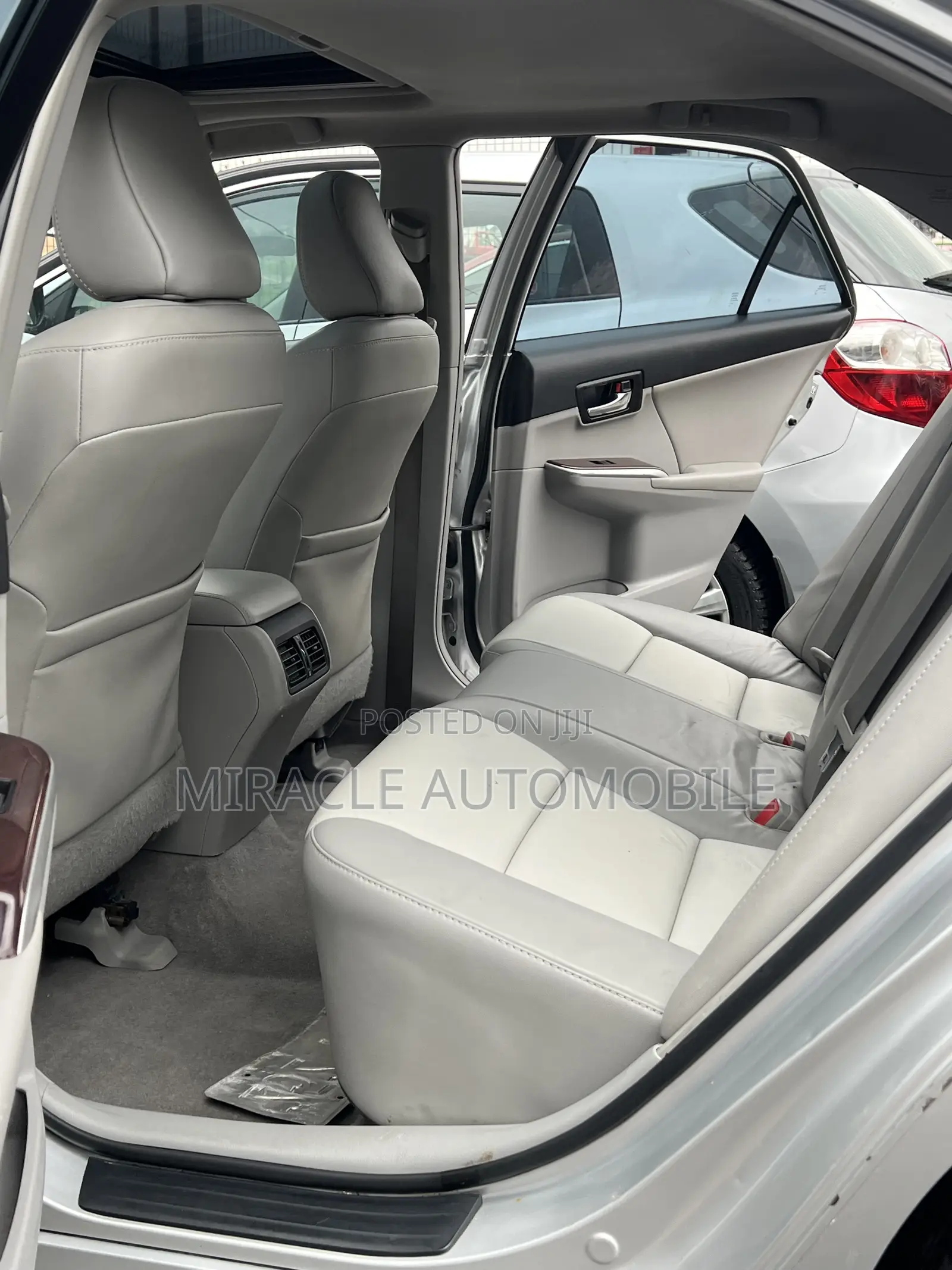 Toyota Camry XLE 4dr Sedan (2.5L 4cyl 6A) 2013 Silver