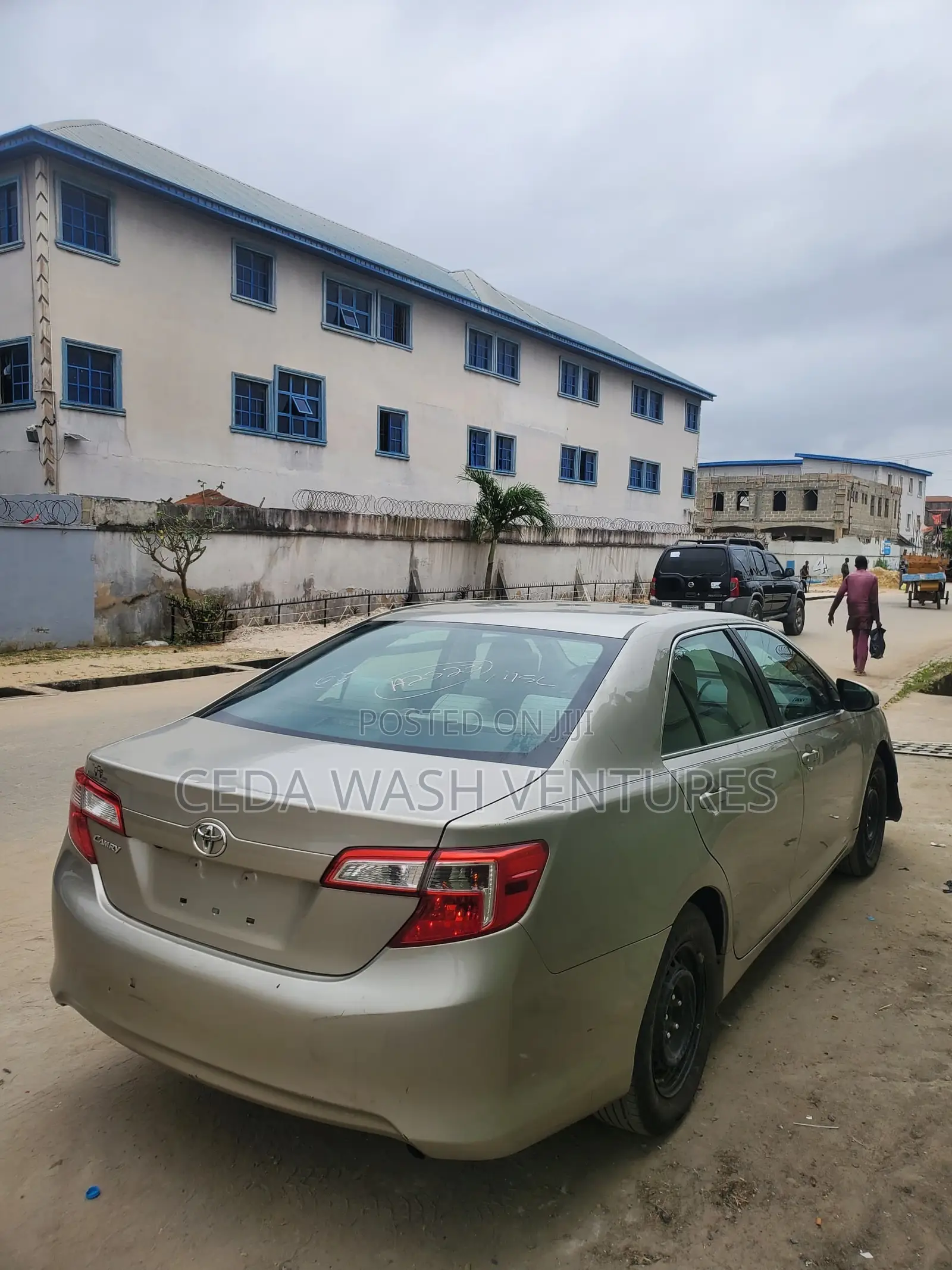 Toyota Camry LE 4dr Sedan (2.5L 4cyl 6A) 2014 Gray