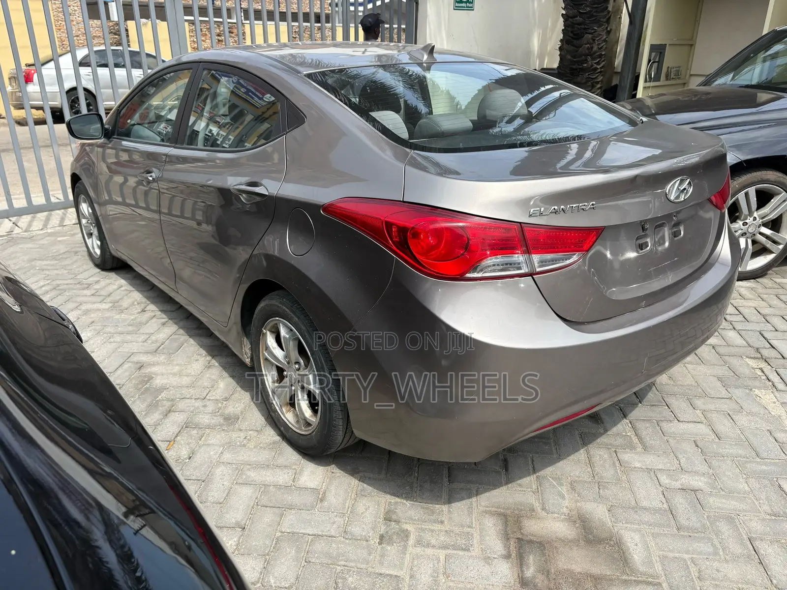 Hyundai Elantra 2013 Gold