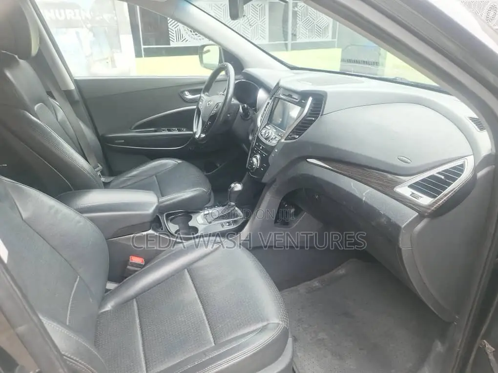 Hyundai Santa Fe Limited 4dr SUV (3.3L 6cyl 6A) 2015 Gray