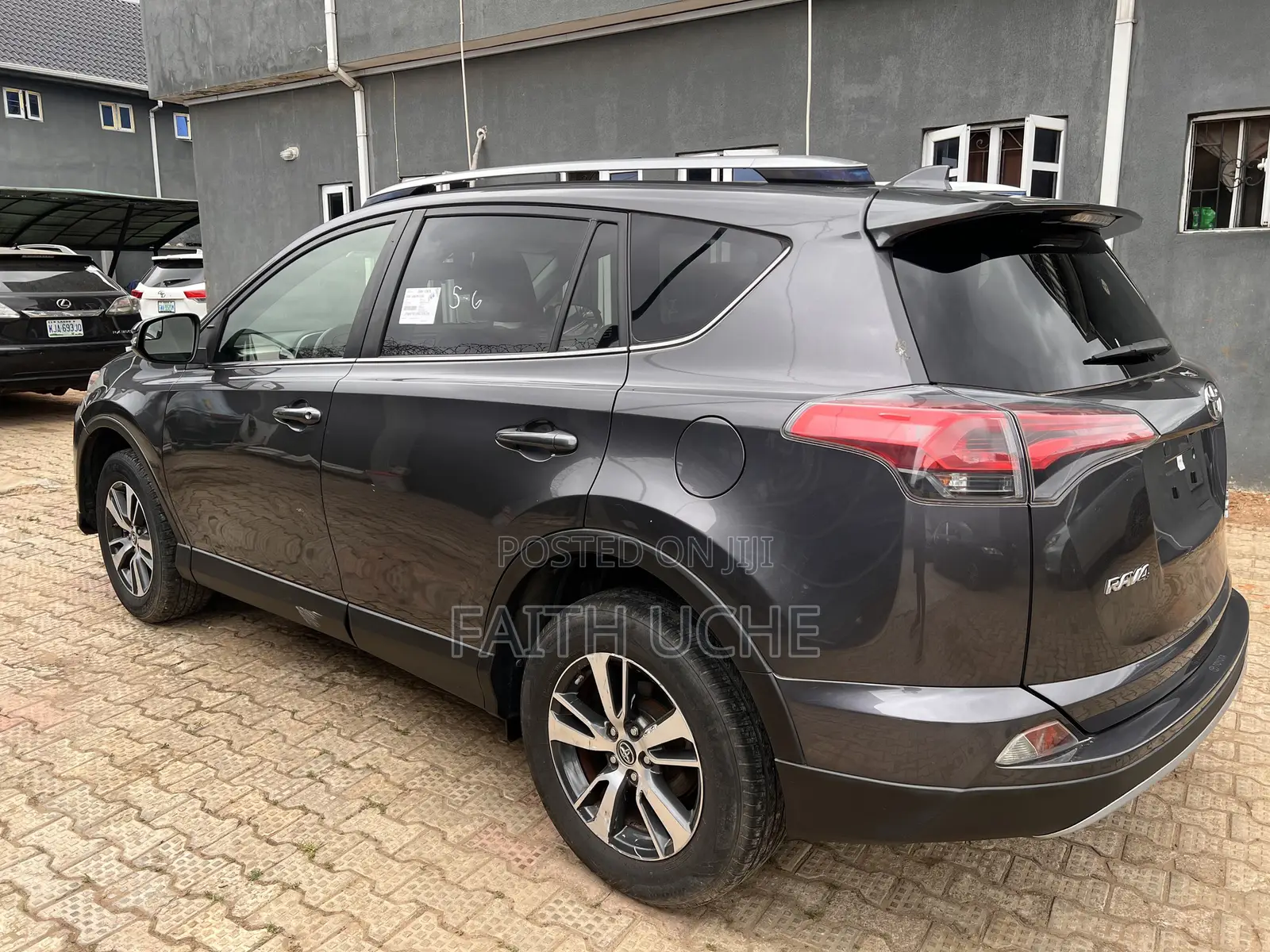 Toyota RAV4 XLE AWD (2.5L 4cyl 6A) 2017 Gray