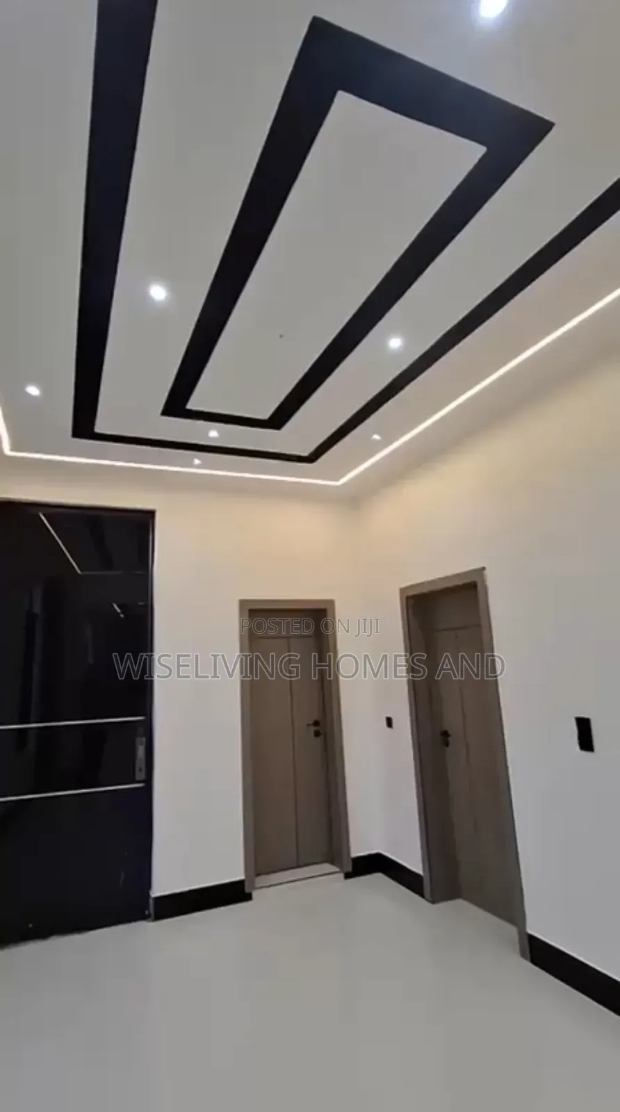 5bdrm Duplex in Off Monastery Road, for sale
