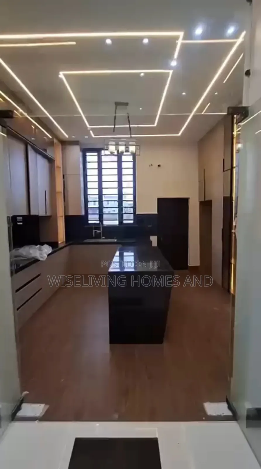 5bdrm Duplex in Off Monastery Road, for sale