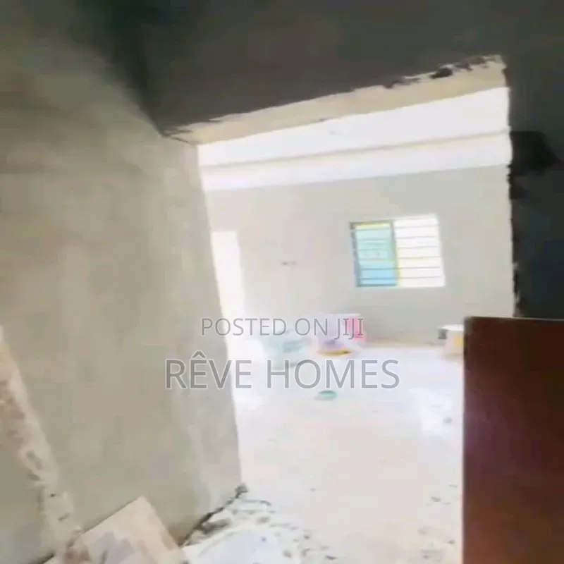 Mini Flat in Lawanson for rent