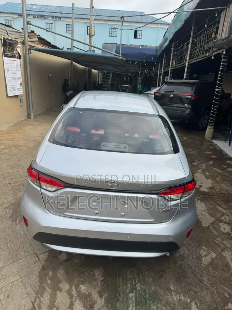 Toyota Corolla 2021 Silver