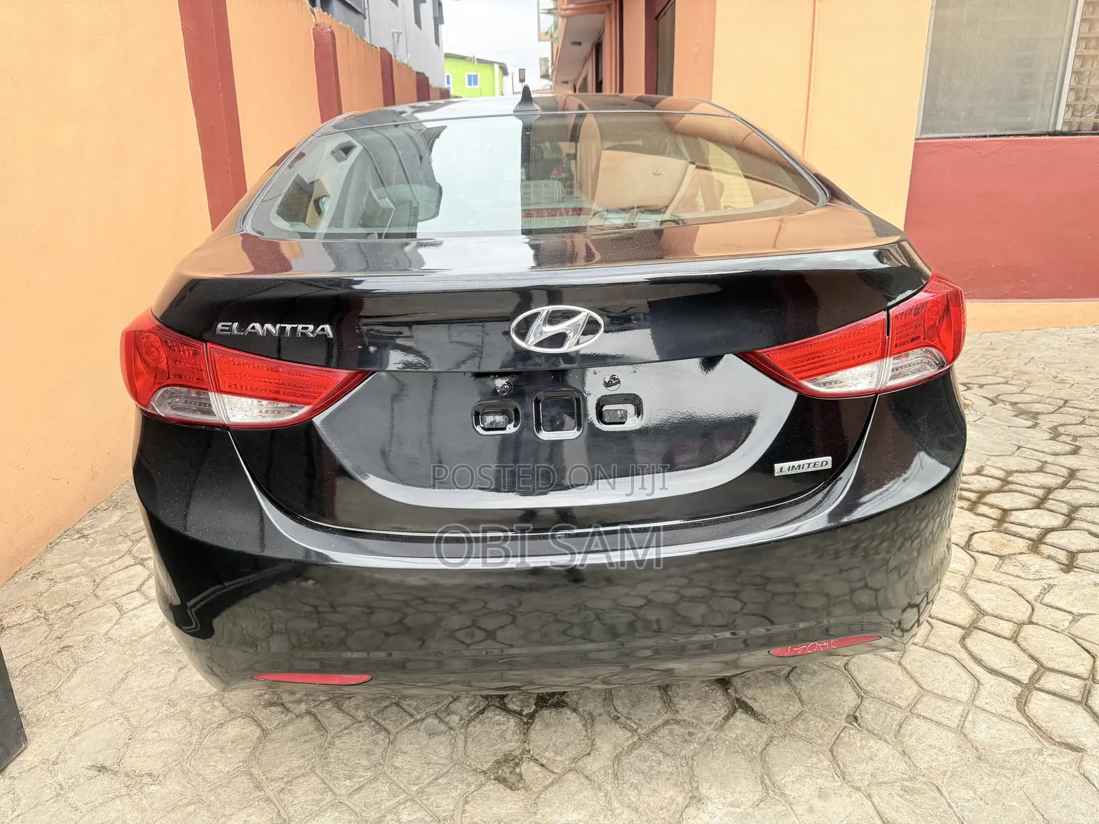 Hyundai Elantra Limited Sedan FWD (1.8L 4cyl 6A) 2013 Black