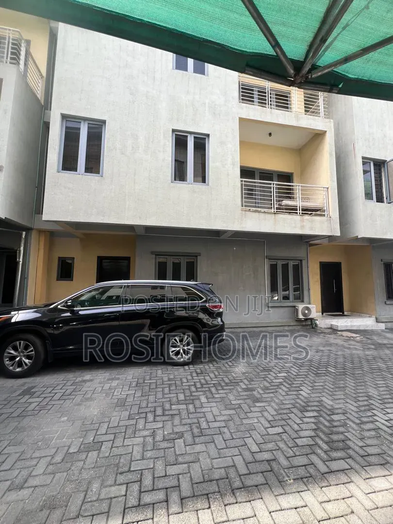 4bdrm Duplex in Lekki Phase 1 for rent