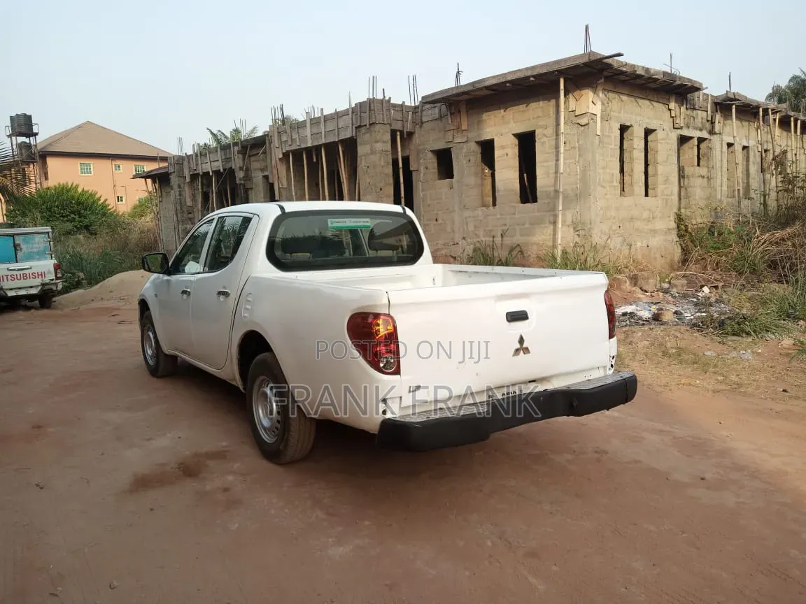Mitsubishi L200 2005 White