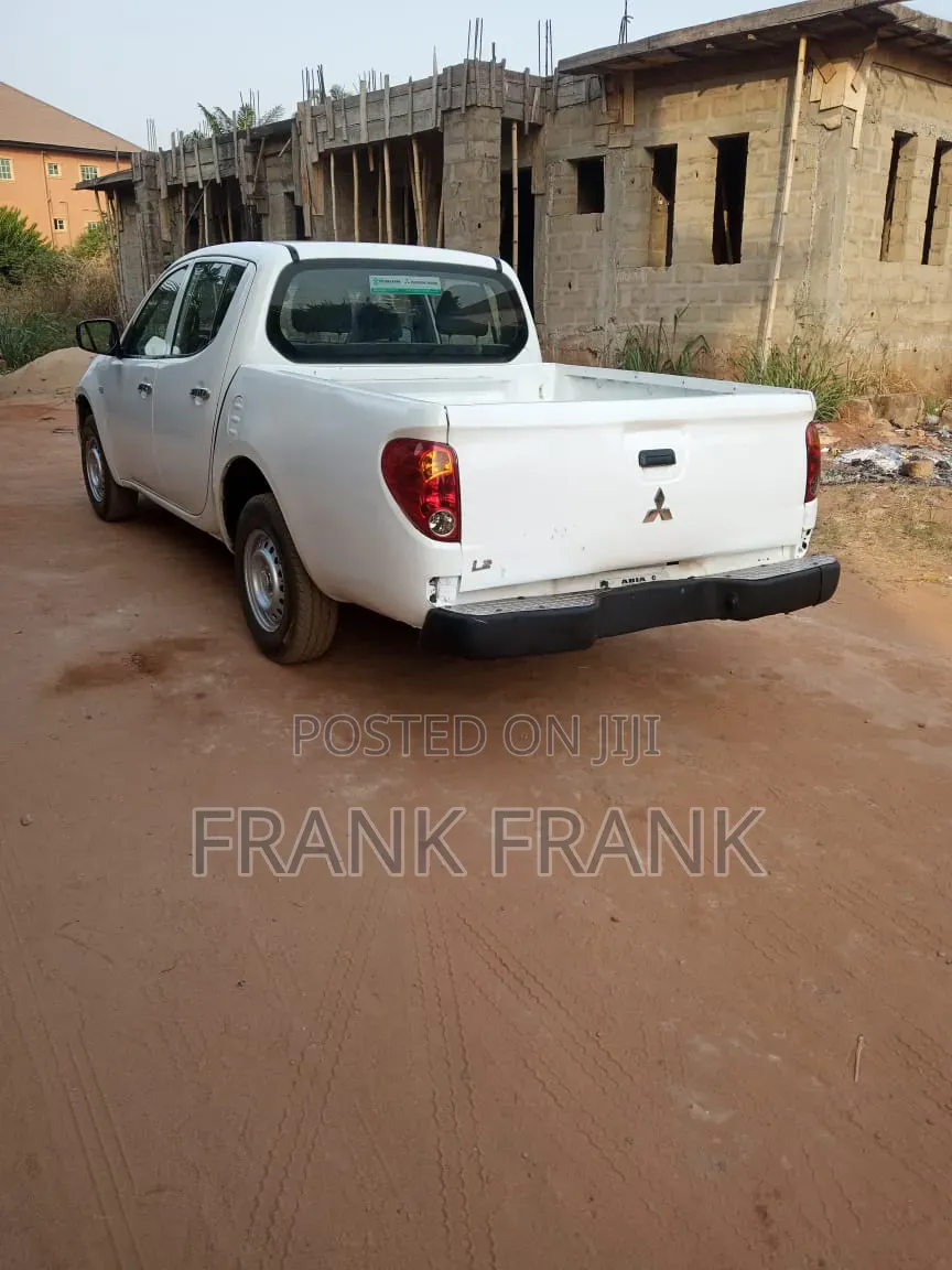 Mitsubishi L200 2005 White