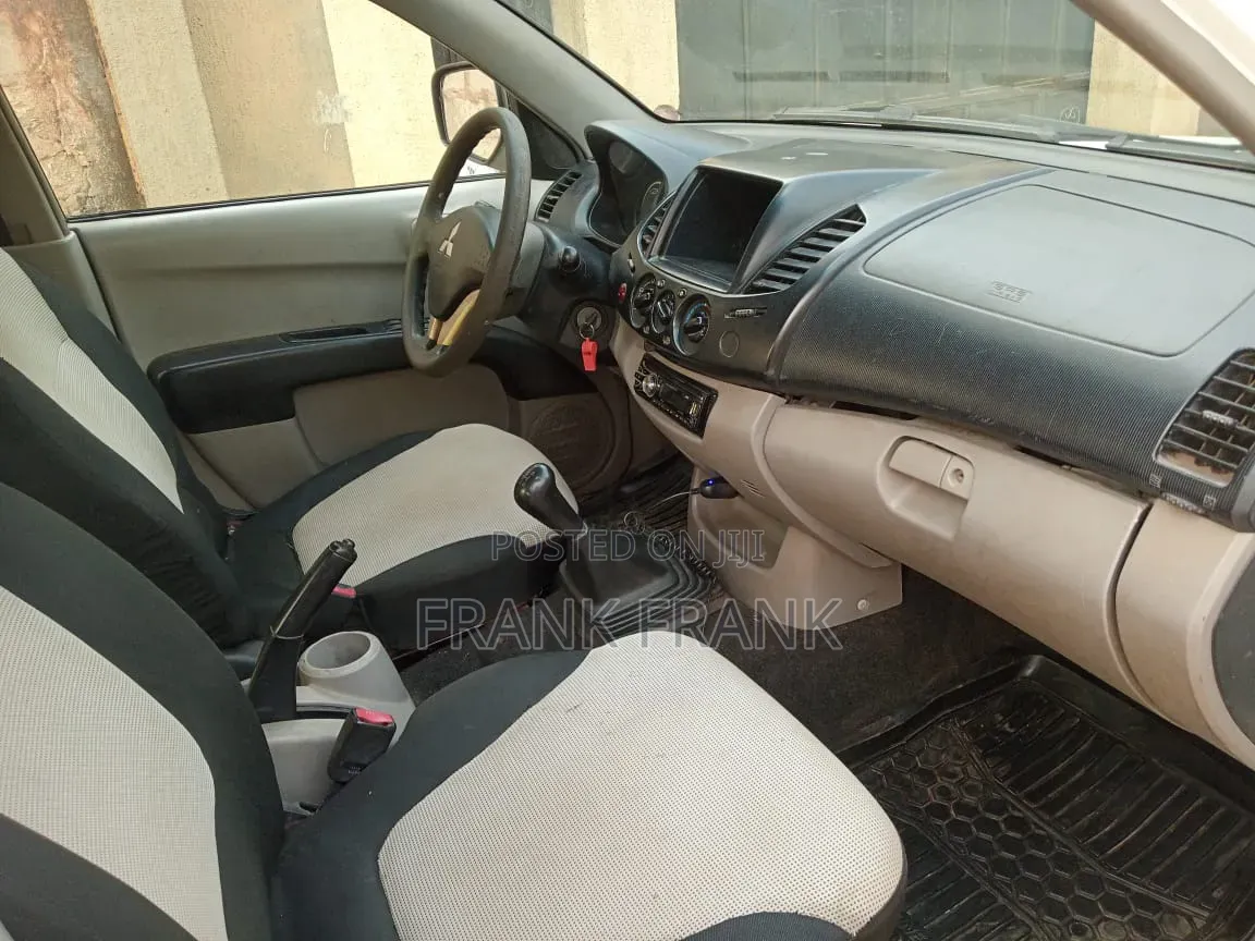 Mitsubishi L200 2005 White