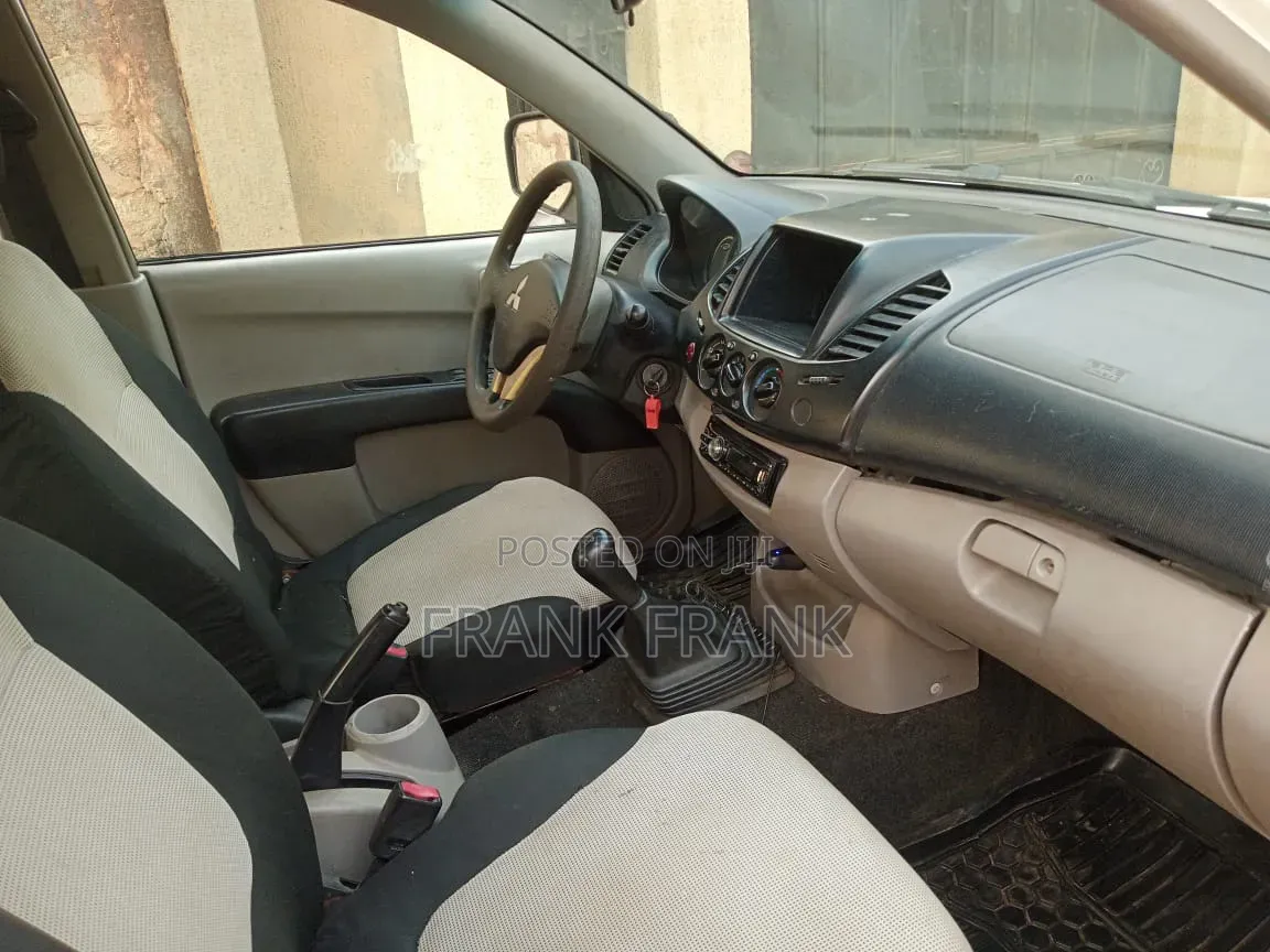 Mitsubishi L200 2005 White