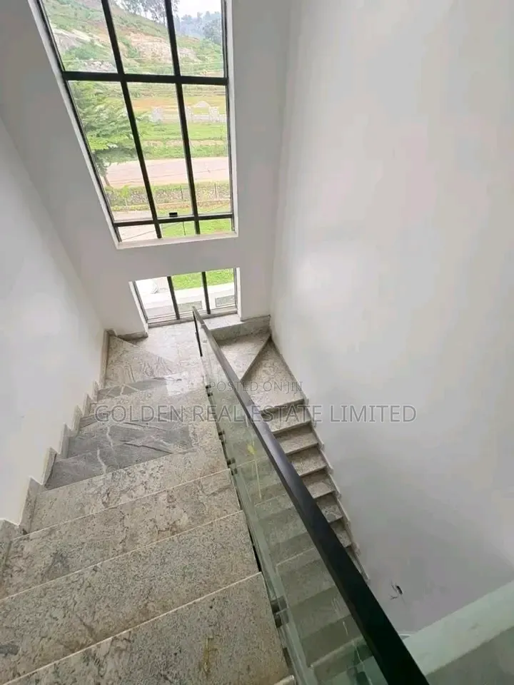 5bdrm Duplex in Life Camp for rent