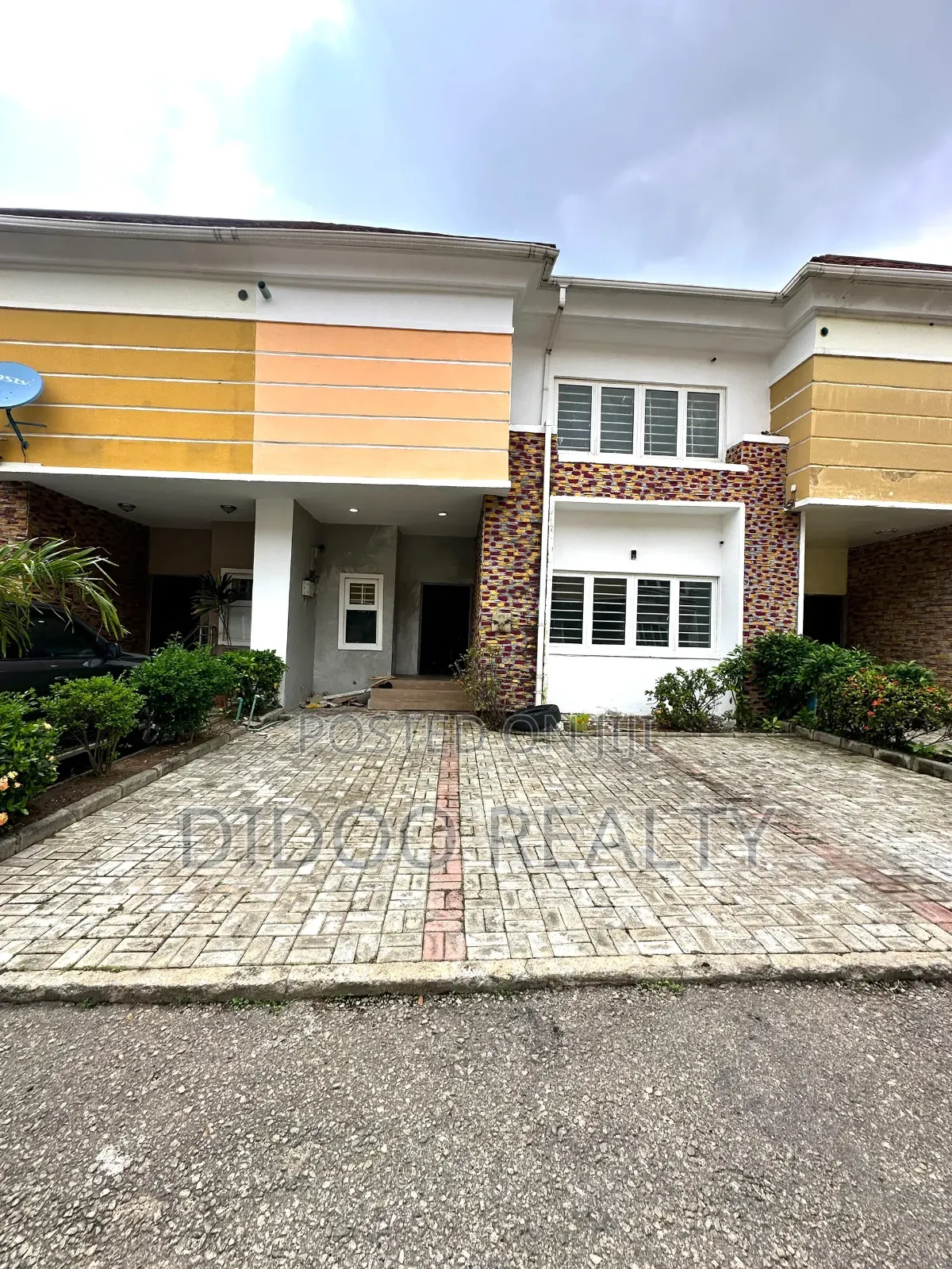 4bdrm Duplex in Karmo for rent