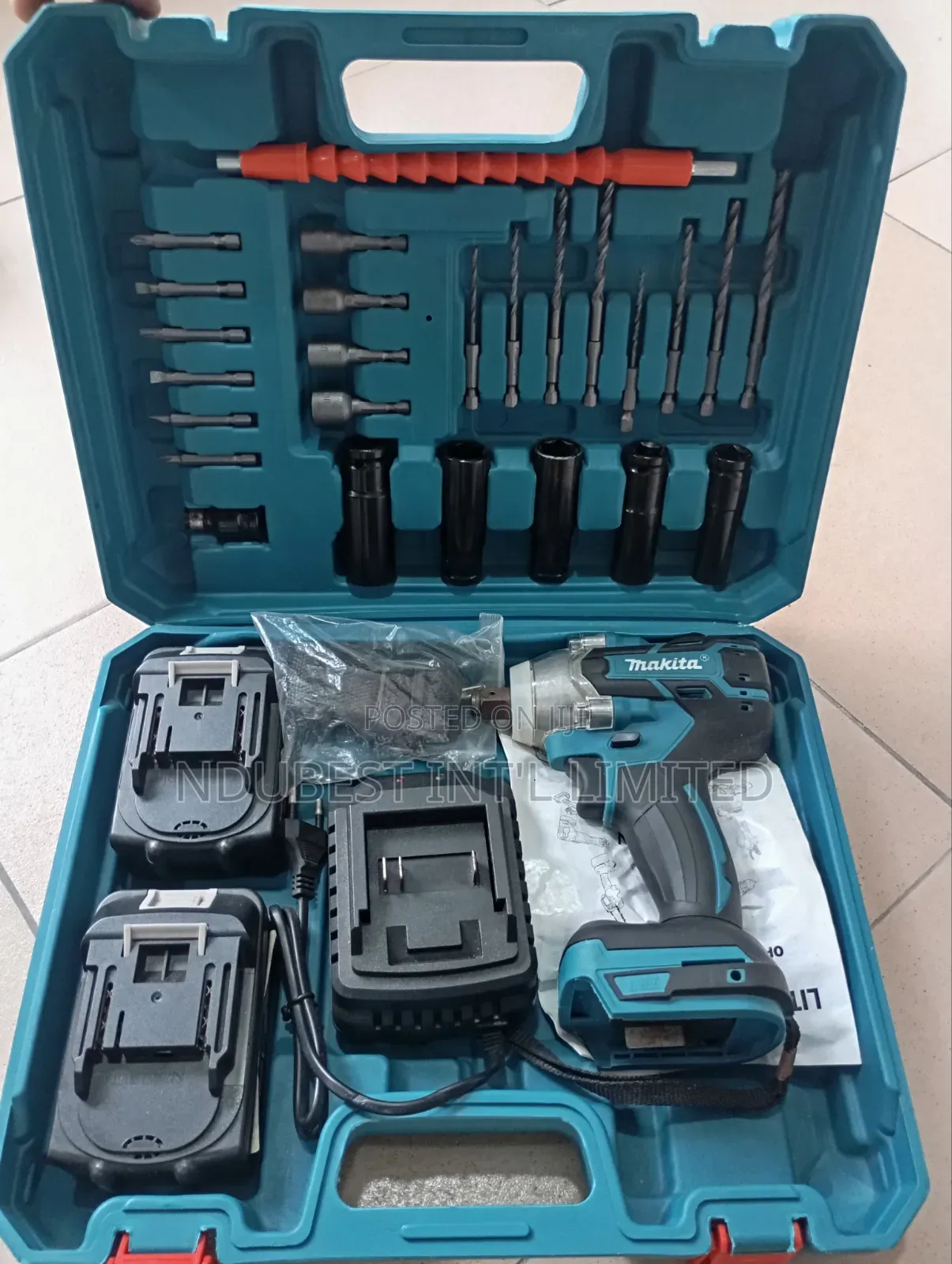 Makita Cordless Impact Wrench Kit