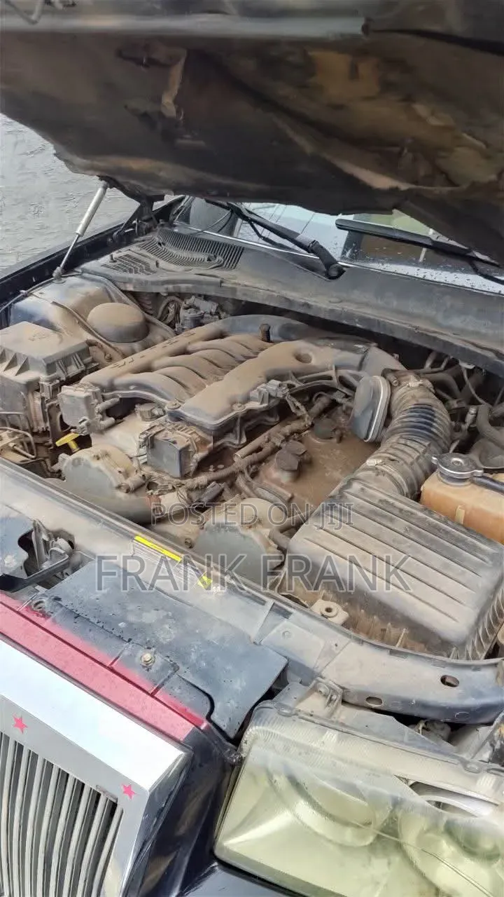 Chrysler 300 2010 Beige