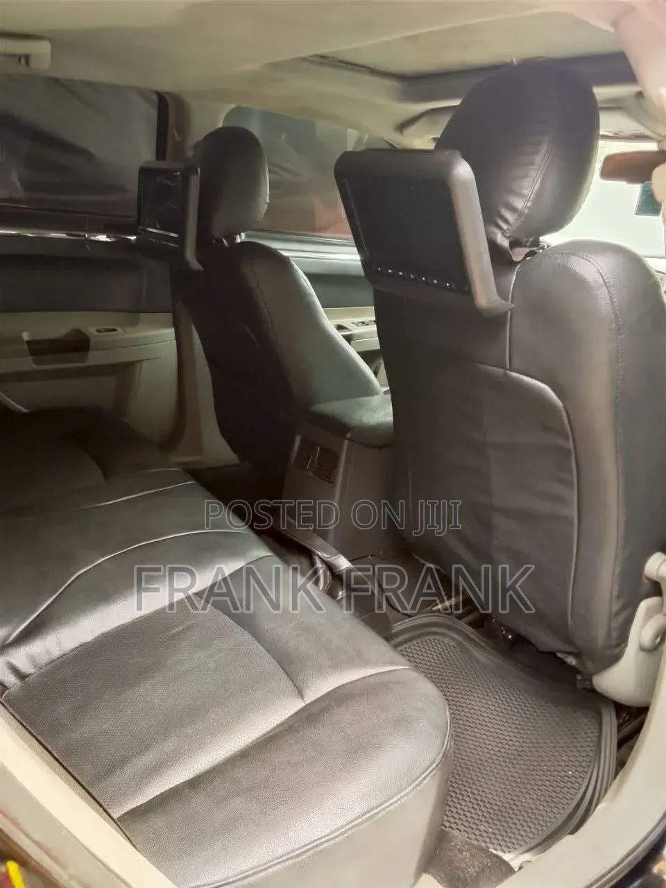 Chrysler 300 2010 Beige