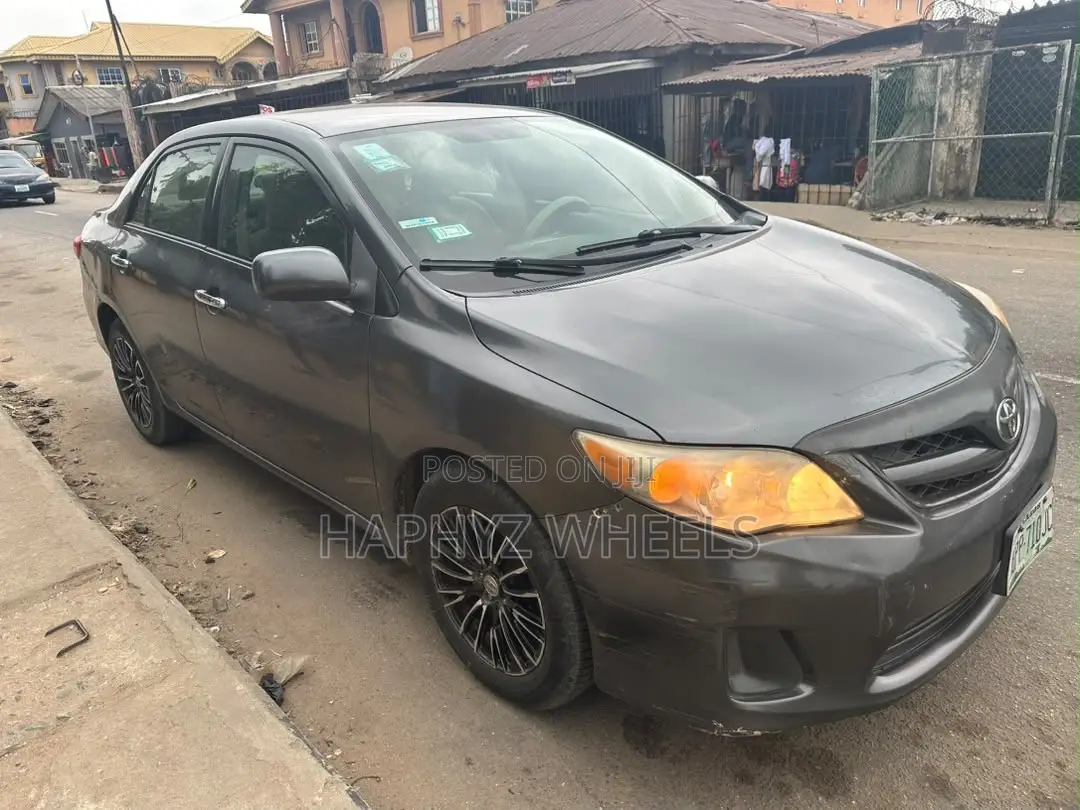 Toyota Corolla LE 4dr Sedan (1.8L 4cyl 4A) 2012 Gray