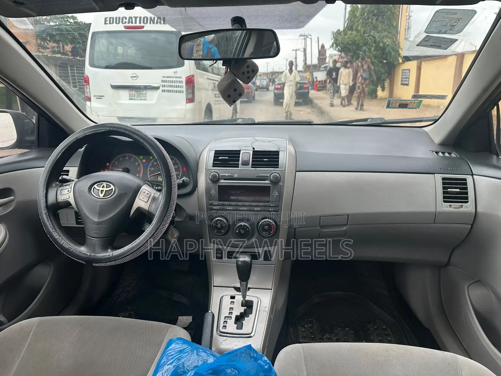 Toyota Corolla LE 4dr Sedan (1.8L 4cyl 4A) 2012 Gray