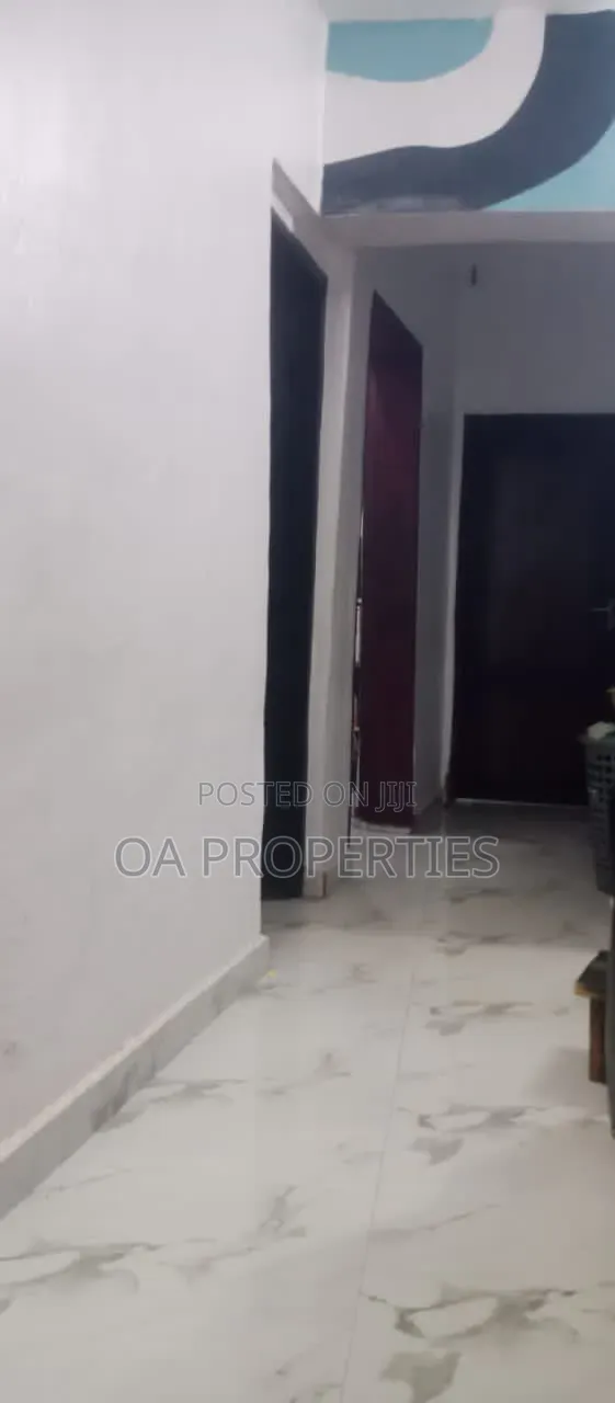 8bdrm Block of Flats in Ashi Bodija Estate for sale