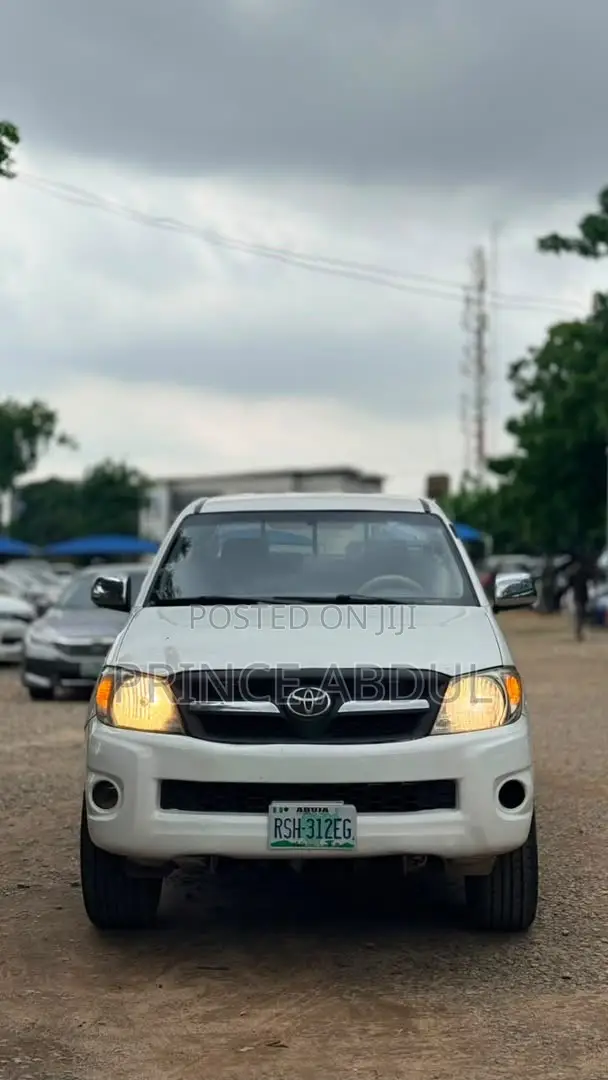 Toyota Hilux 2010 White