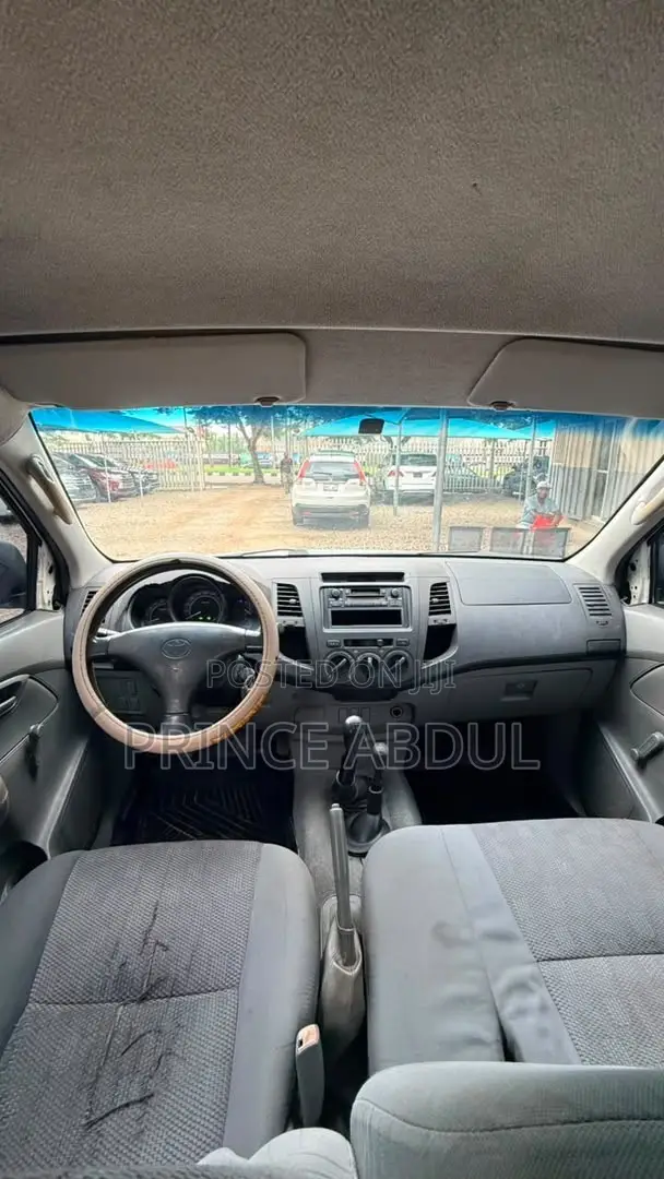 Toyota Hilux 2010 White